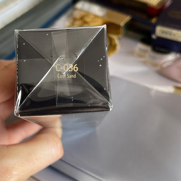 Bobbi Brown Intensive Serum Foundation SPF 40/30 C-036 - Picture 6 of 8